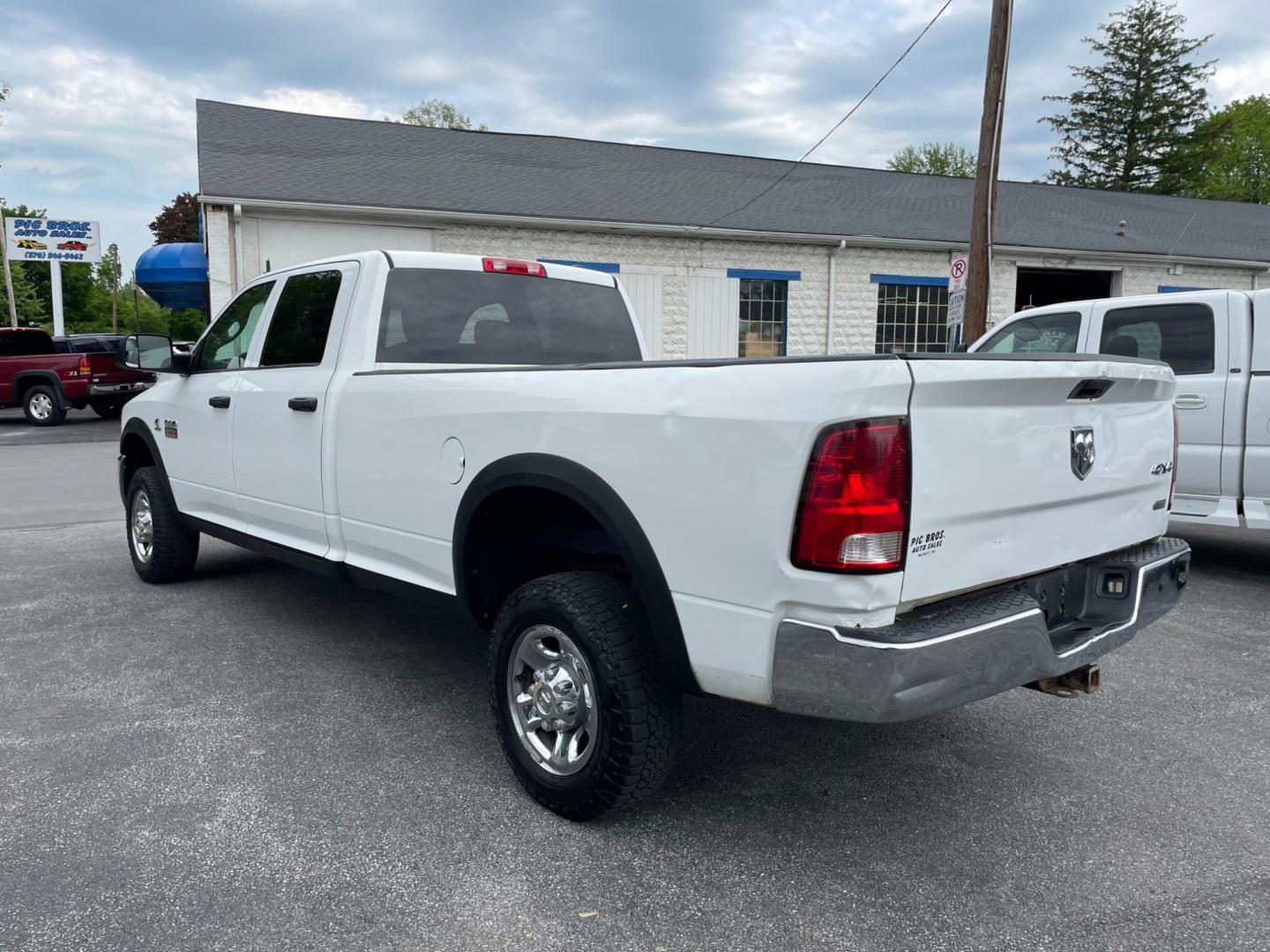 2012 White Dodge Ram 2500 ST Crew Cab LWB 4WD (3C6UD5HL2CG) with an 6.7L L6 OHV 24V TURBO DIESEL engine, 6-Speed Automatic transmission, located at 101 N. Main Street, Muncy, PA, 17756, (570) 546-5462, 41.207691, -76.785942 - Photo#2